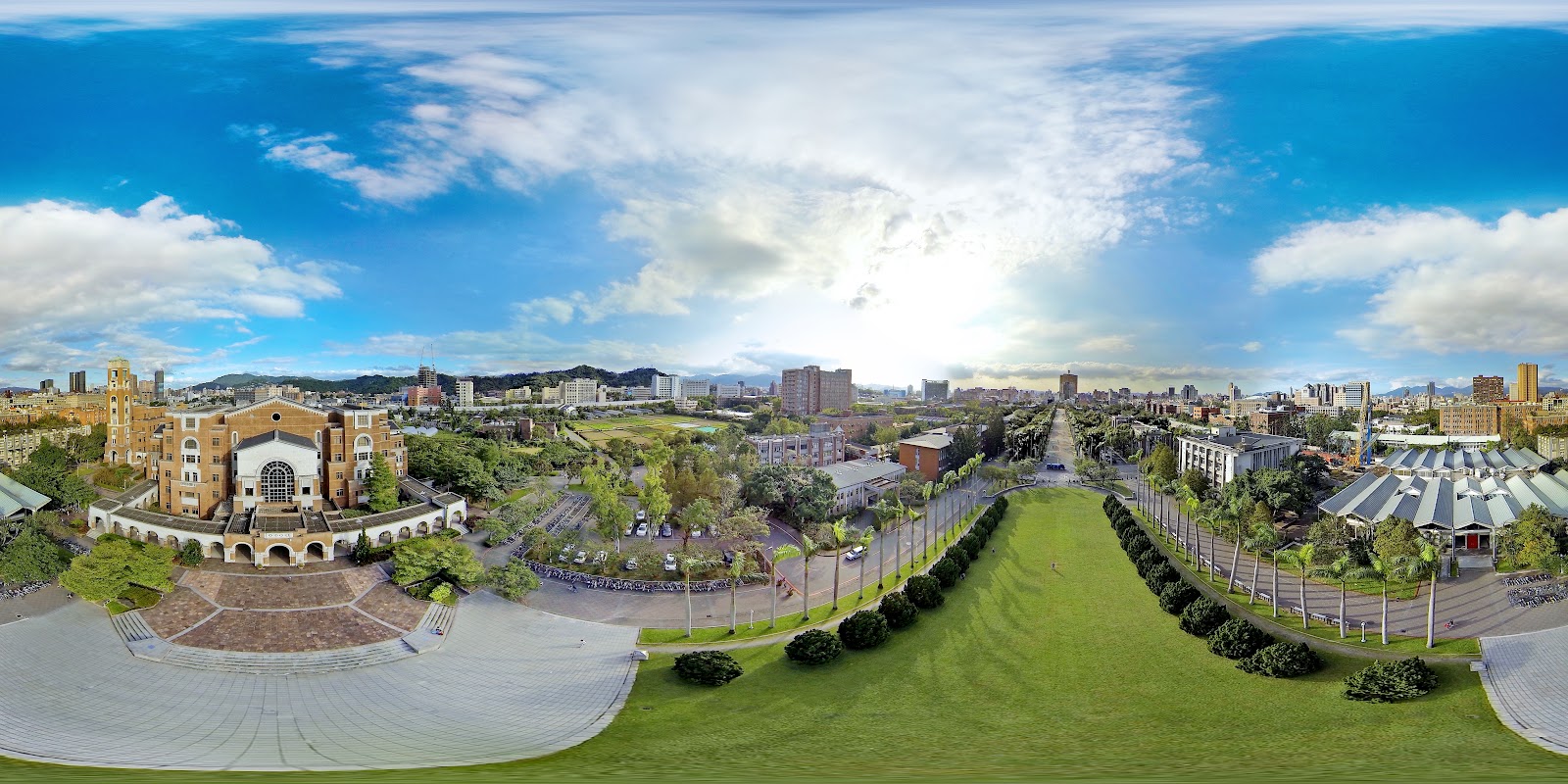 國立臺灣大學校園空拍全景,椰林大道與綠地盡收眼底