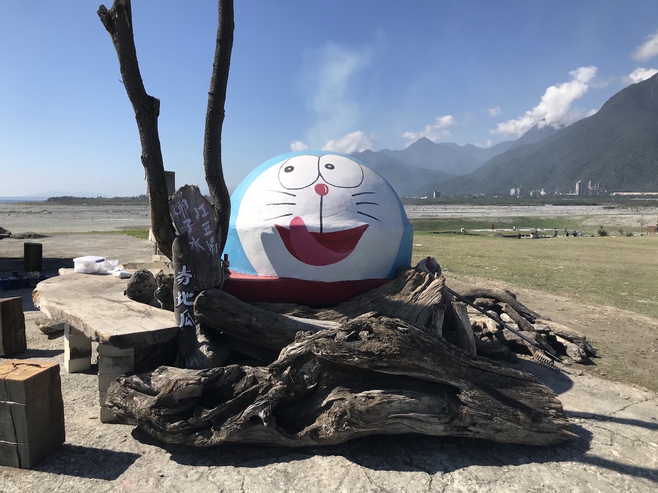 崇德瑩農場特殊裝置藝術與山景