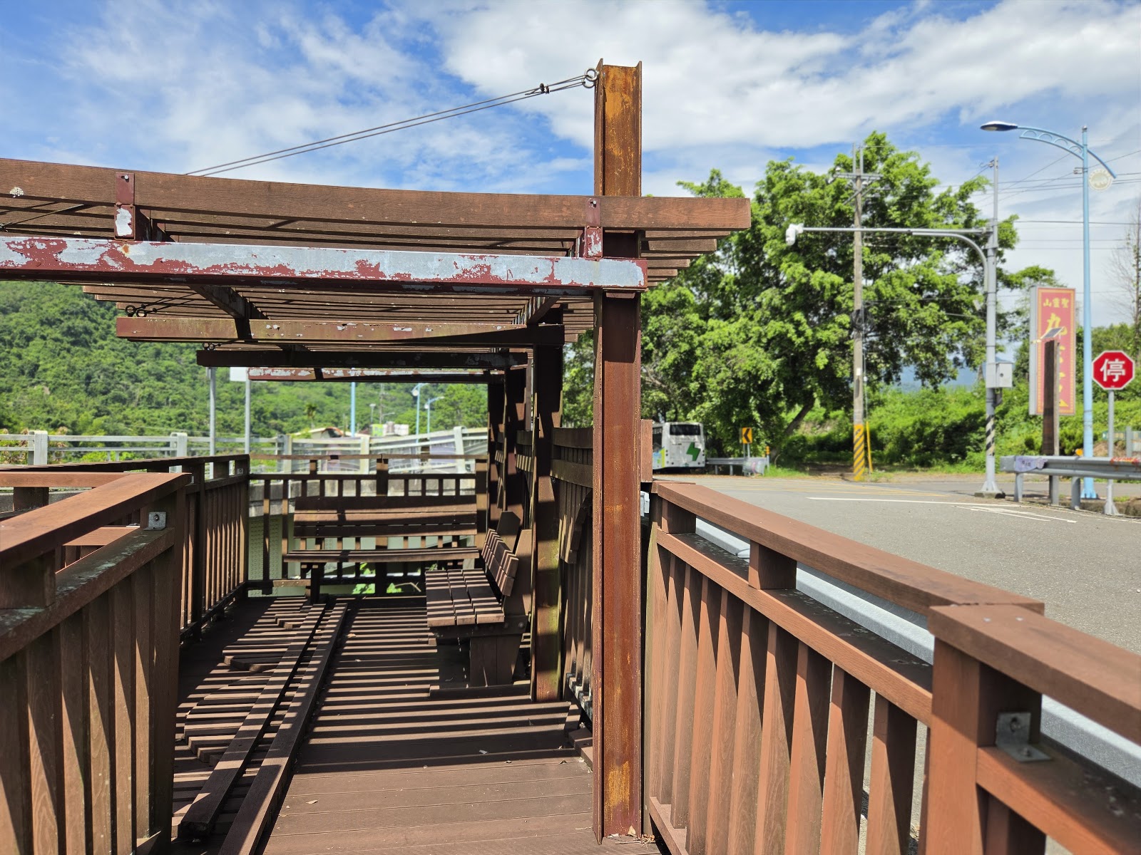糯米橋休閒農業區木棧道與休憩座椅