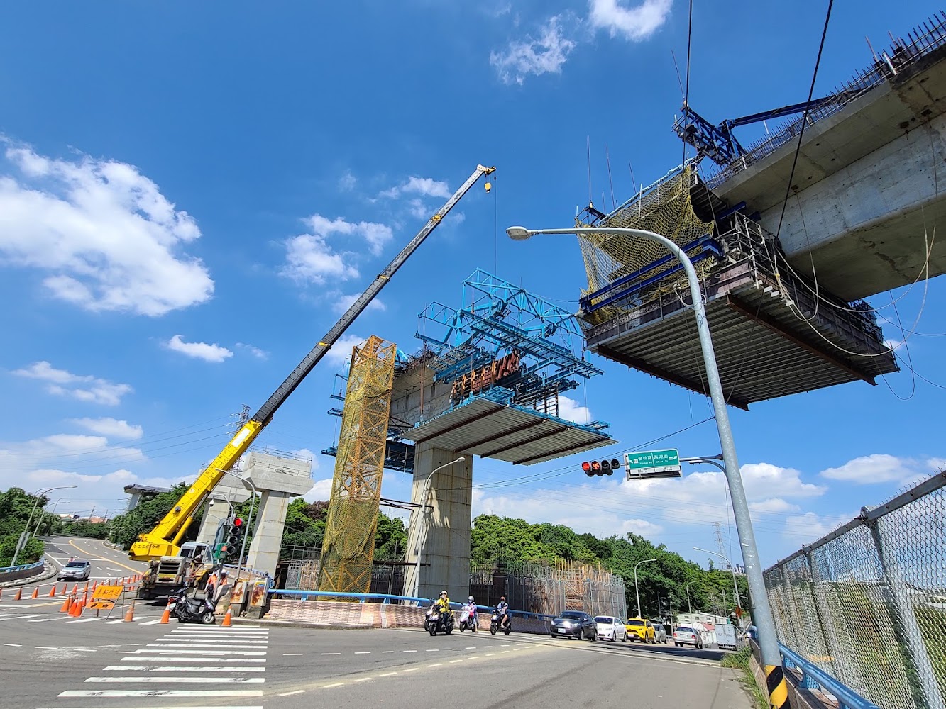 三鶯捷運施工現場高架橋工程