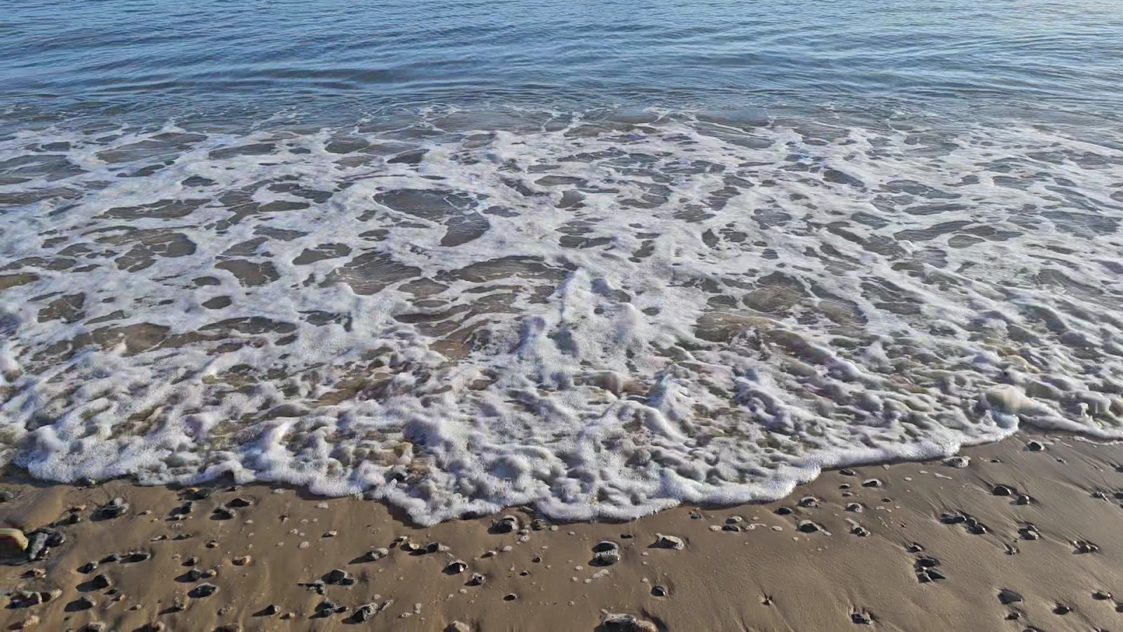 福正沙灘海浪拍打沙灘特寫