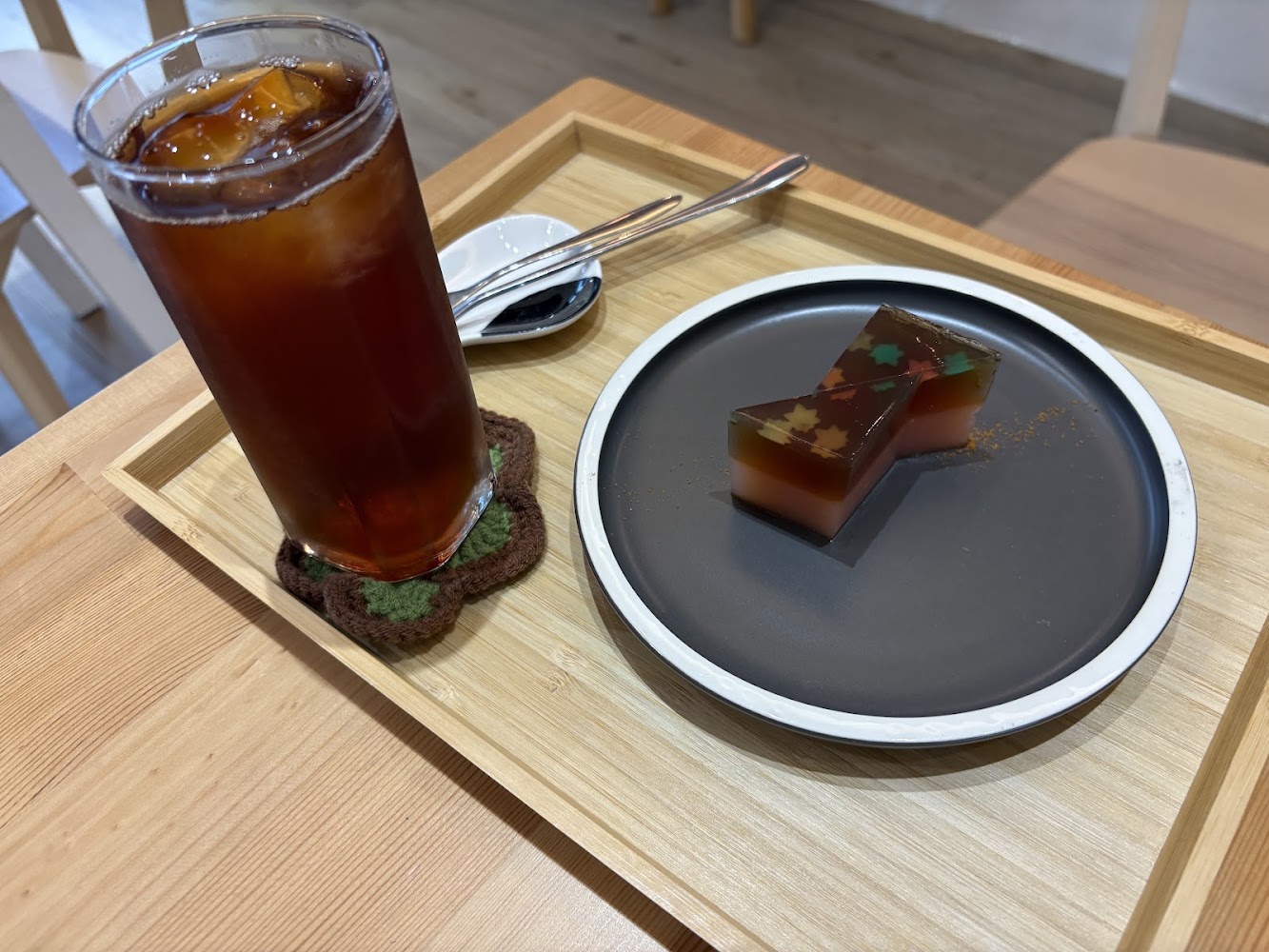 綠11 和洋菓子冰紅茶與羊羹
