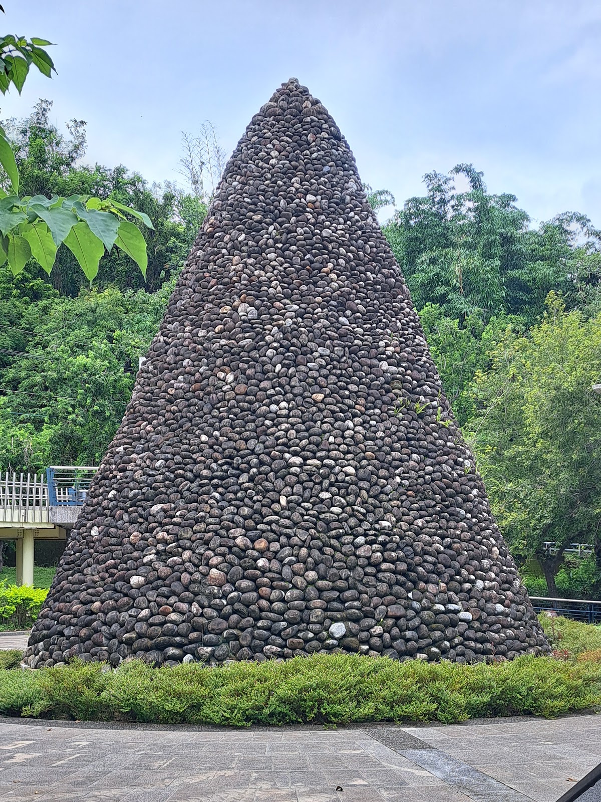 小林村紀念公園石堆紀念碑