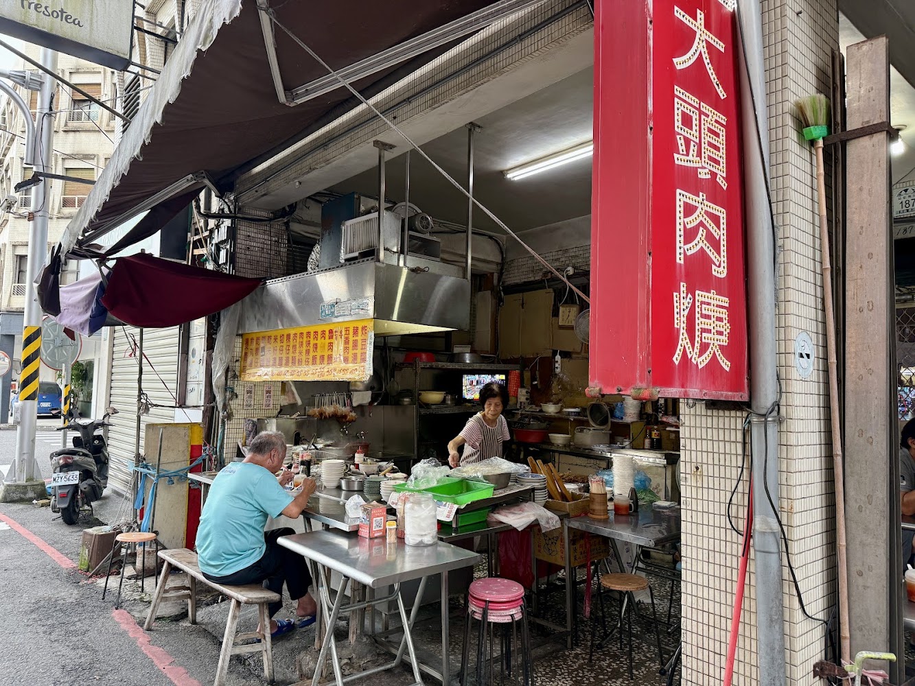大頭肉焿街角店面外觀