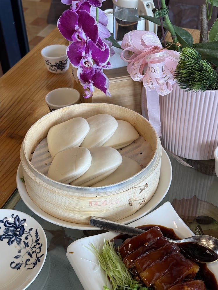菁艷景觀餐廳刈包與紅燒肉搭配