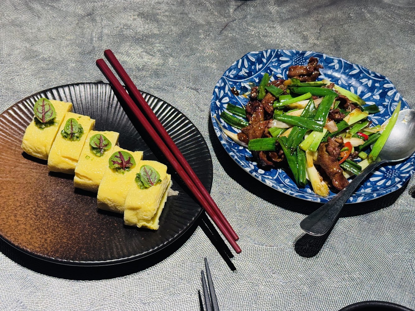 筷炒KUAICHAO菜脯玉子燒與蔥爆牛肉