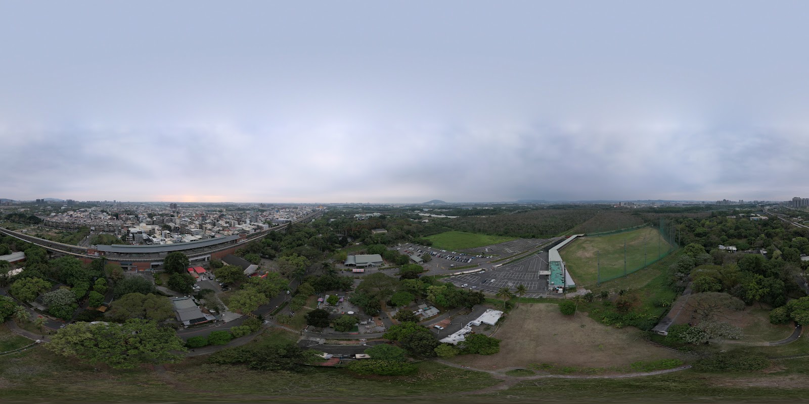 高雄橋頭地區空拍全景,橋梁與農田