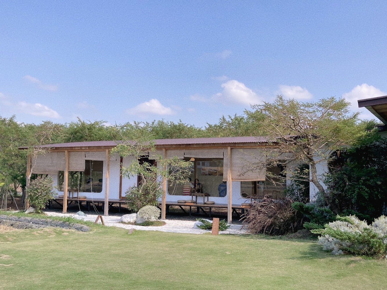 透明空氣創意和食日式平房外觀與草地
