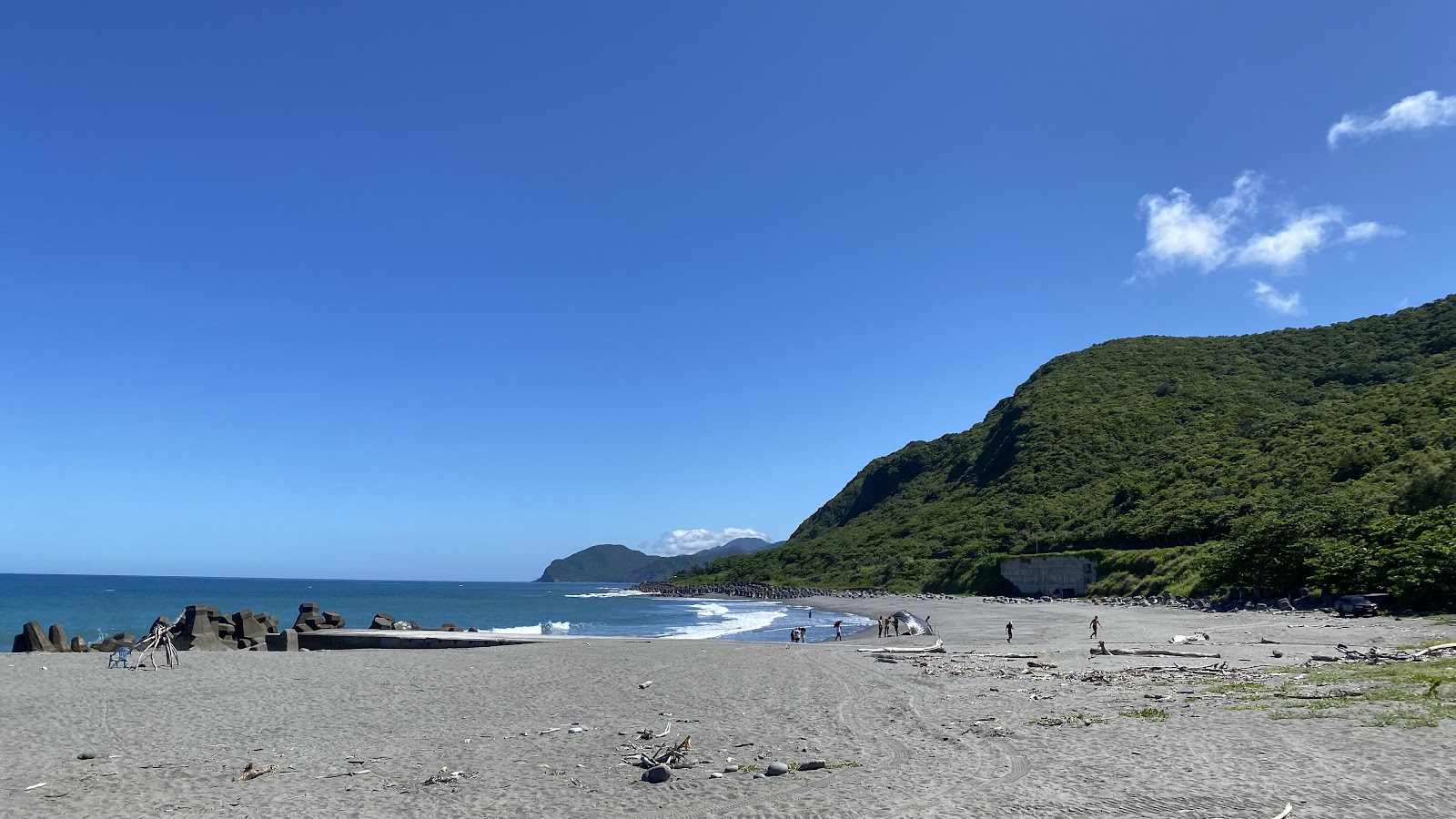 鹽寮蔚藍海岸風平浪靜