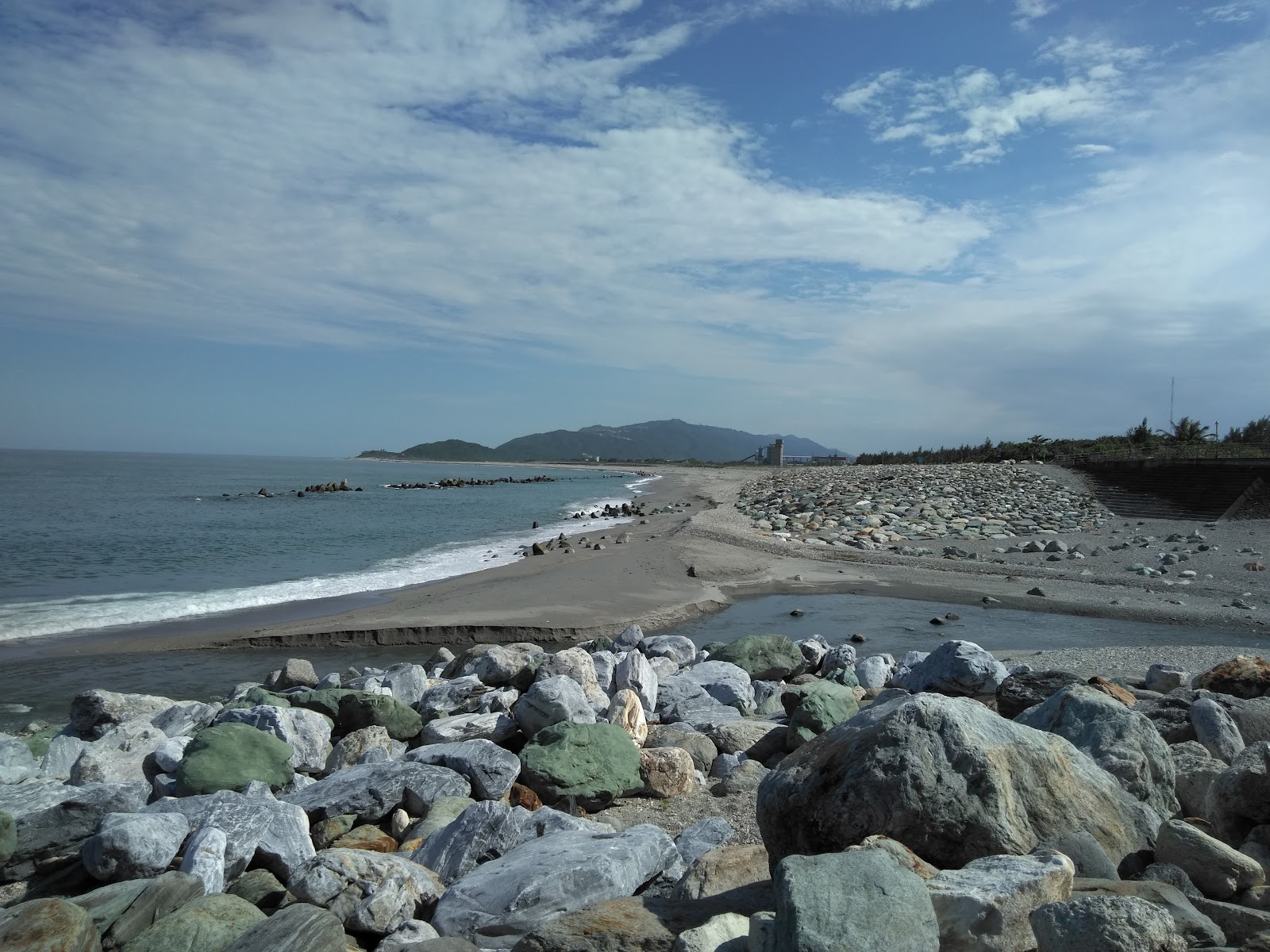 化仁海堤礫石海岸線
