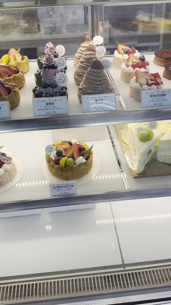 淳手作甜點工作室蛋糕櫃甜點陳列與價格標示
