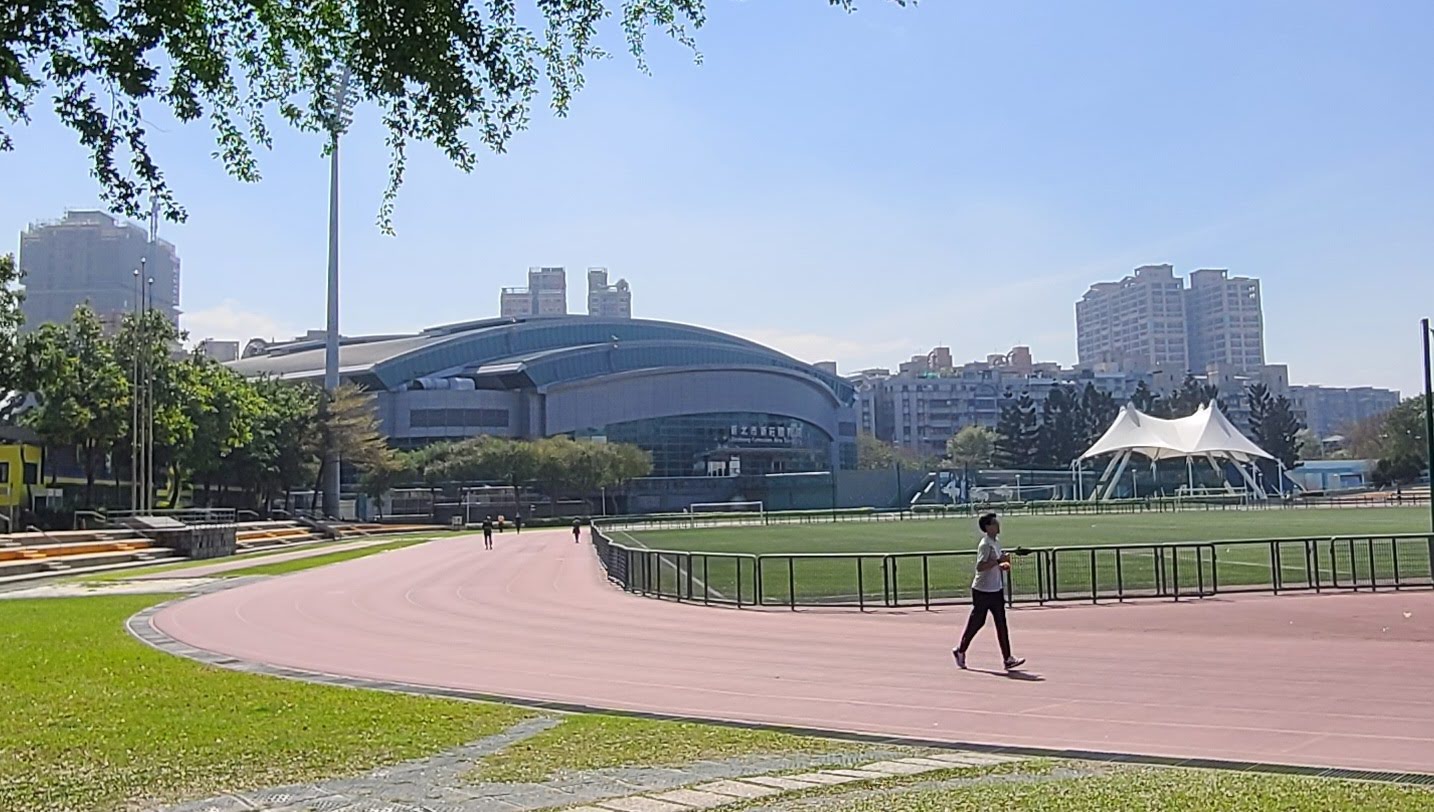 新莊運動公園紅色跑道與圓頂體育館,新北新莊景點