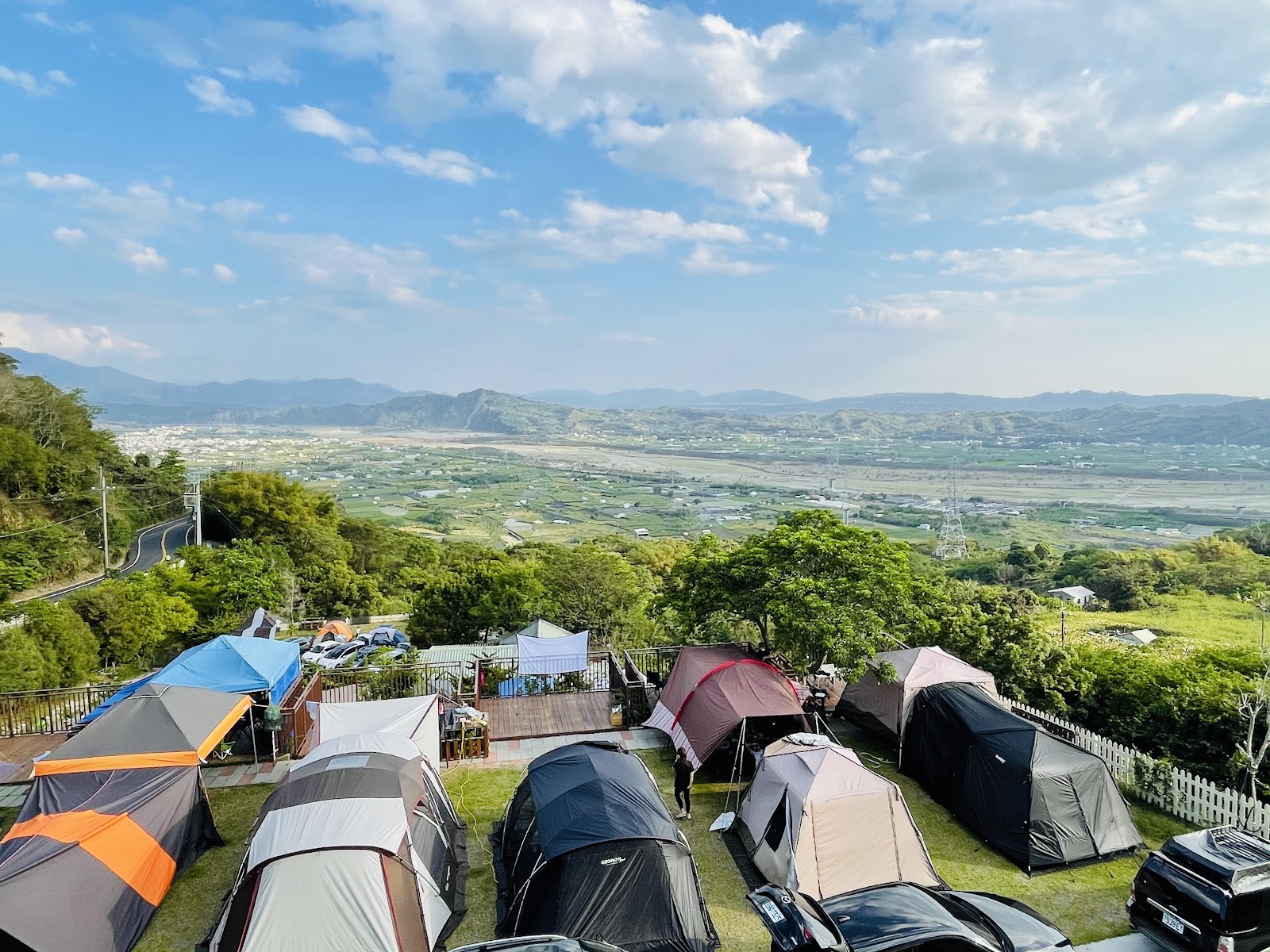 兩朵雲露營區居高臨下山谷景觀