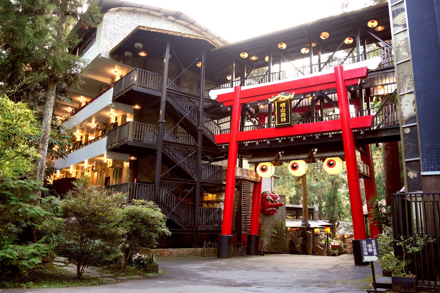 明山森林會舘鳥居入口