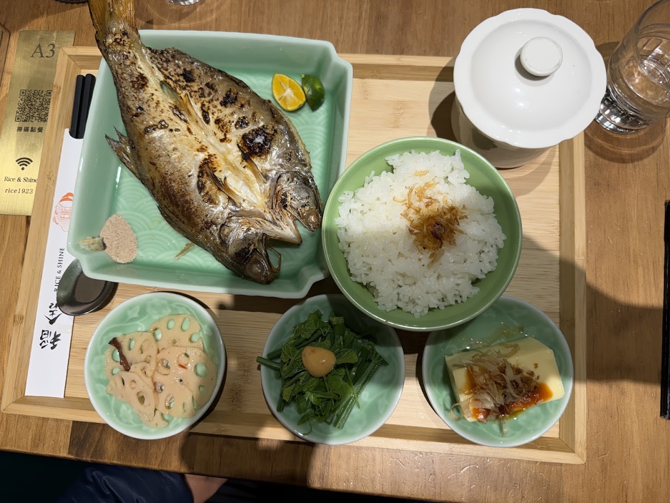 整尾烤魚日式定食
