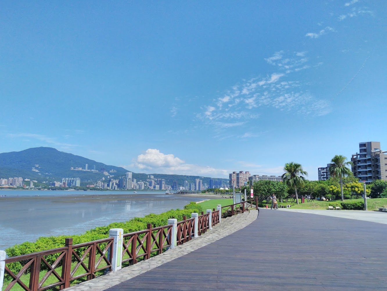 八里風帆碼頭木棧道景觀