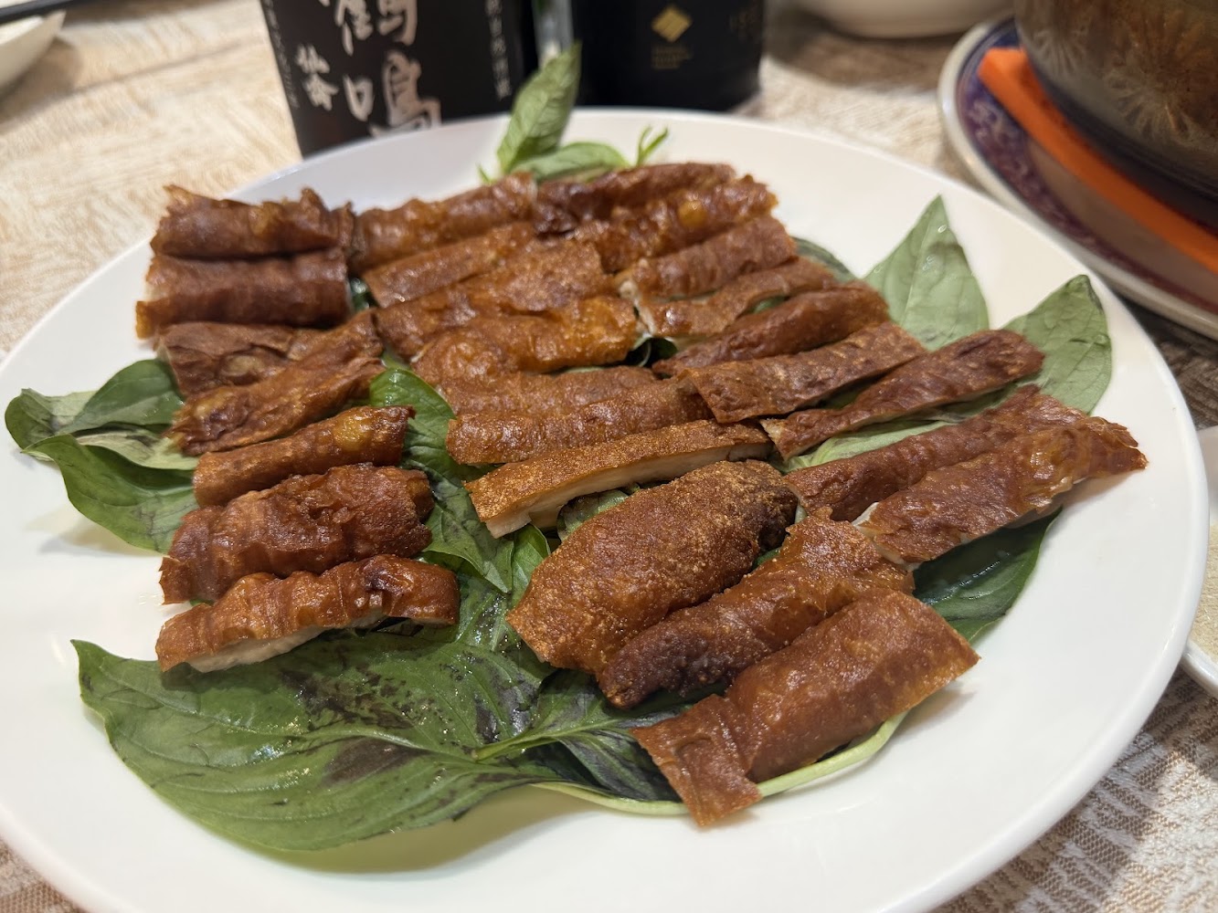 炸豆皮卷搭配九層塔