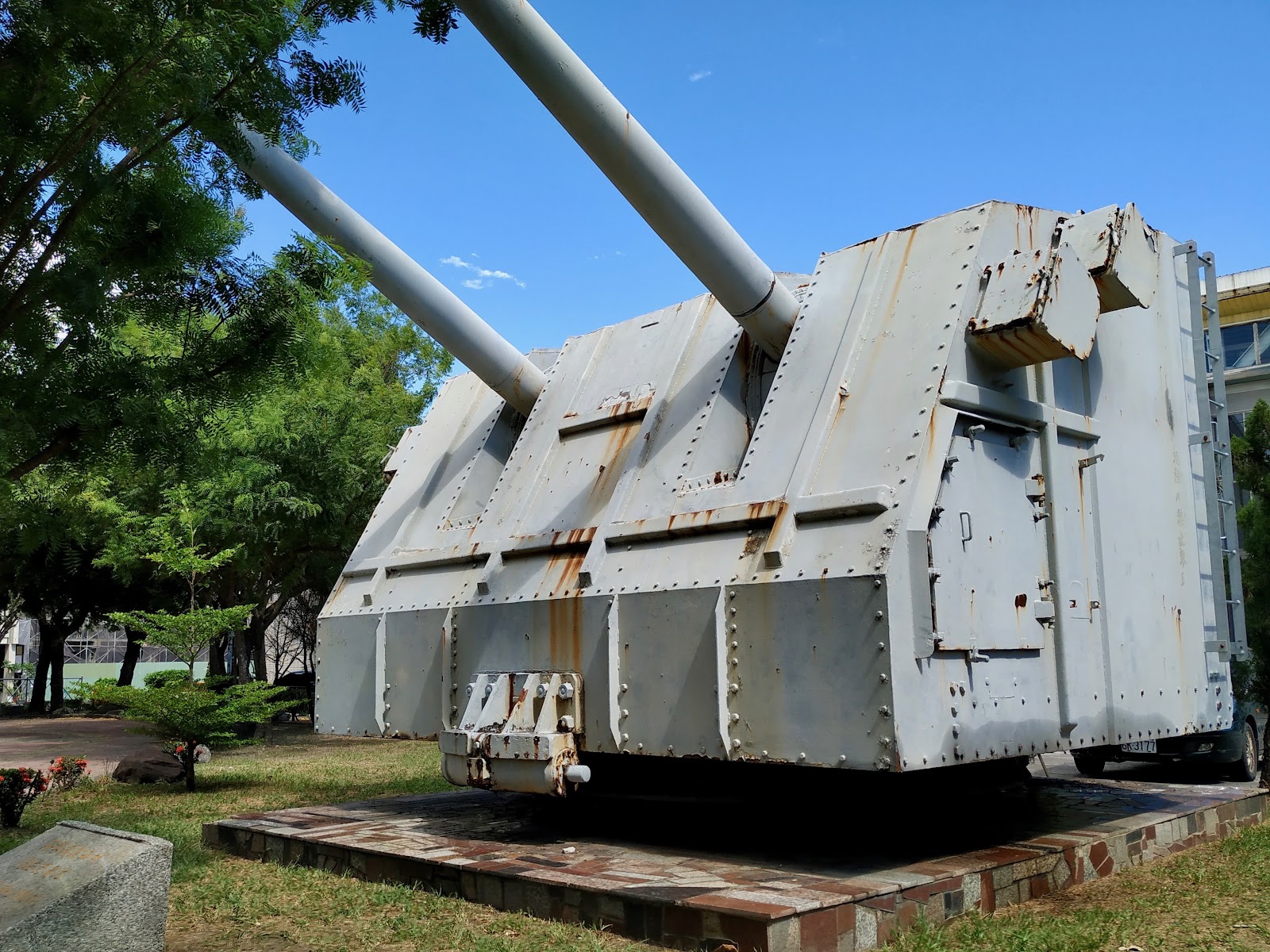 南州運動公園園區內展示的除役艦砲