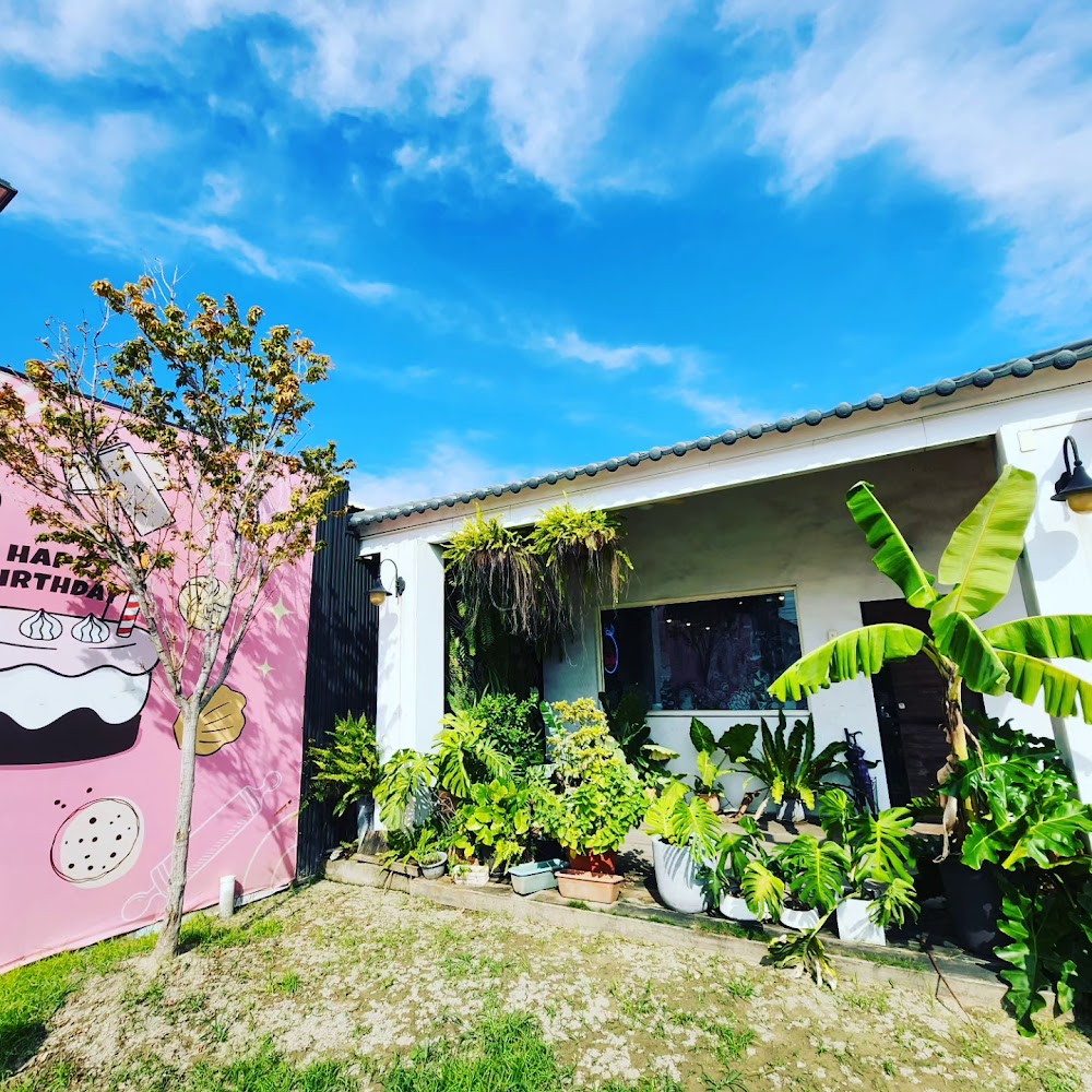 DeerHer甜點廚坊和美店外觀與植栽牆面