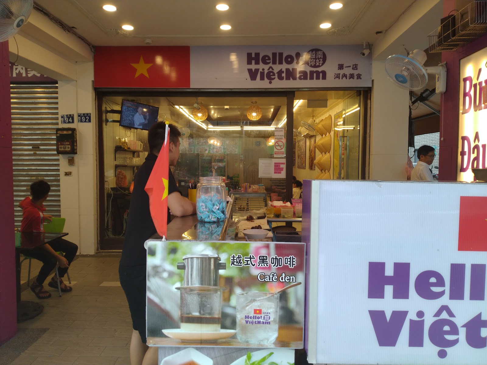 東協廣場美食街內Hello VietNam越南美食攤位走廊