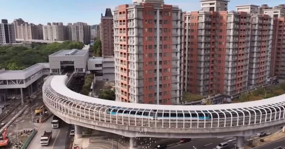 三鶯捷運高架軌道與都會住宅