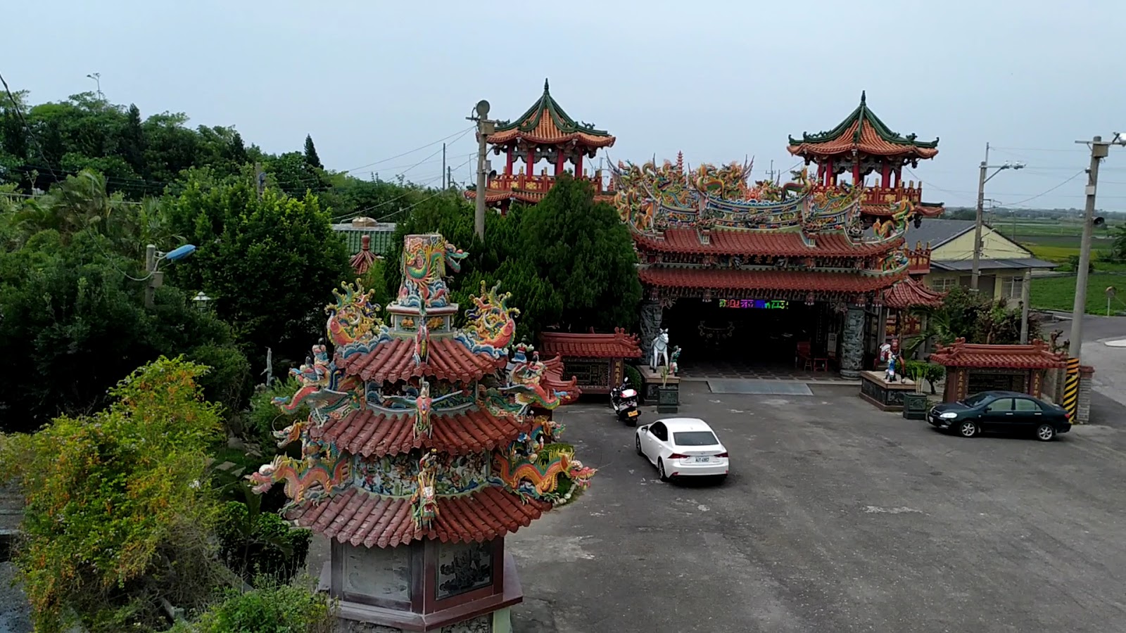 從興山公園鳥瞰大城鄉全景,萬安宮與農田