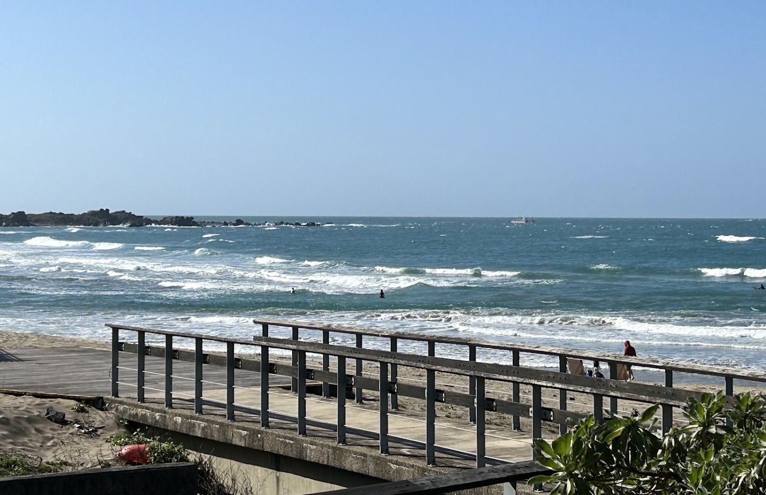 白沙灣木棧道與湛藍海景