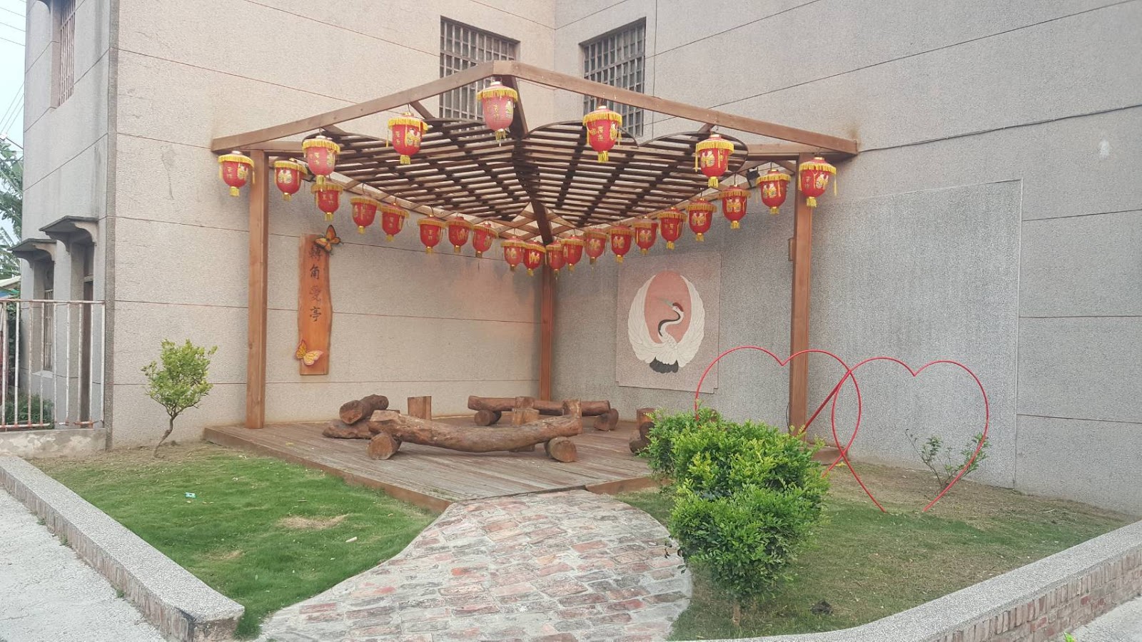 憨吉秘塘 涼亭與紅燈籠休憩區