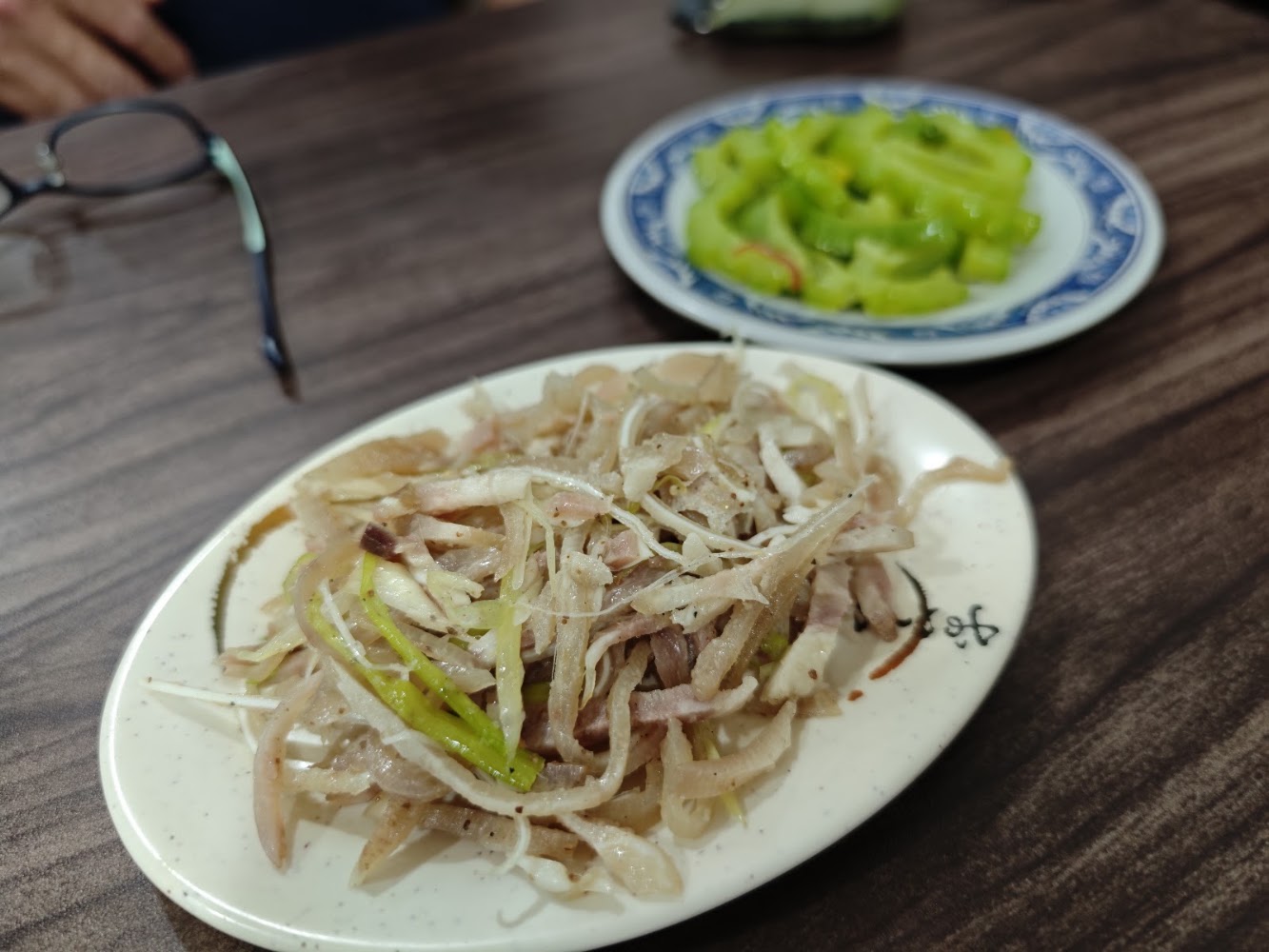 豬耳朵與苦瓜小菜