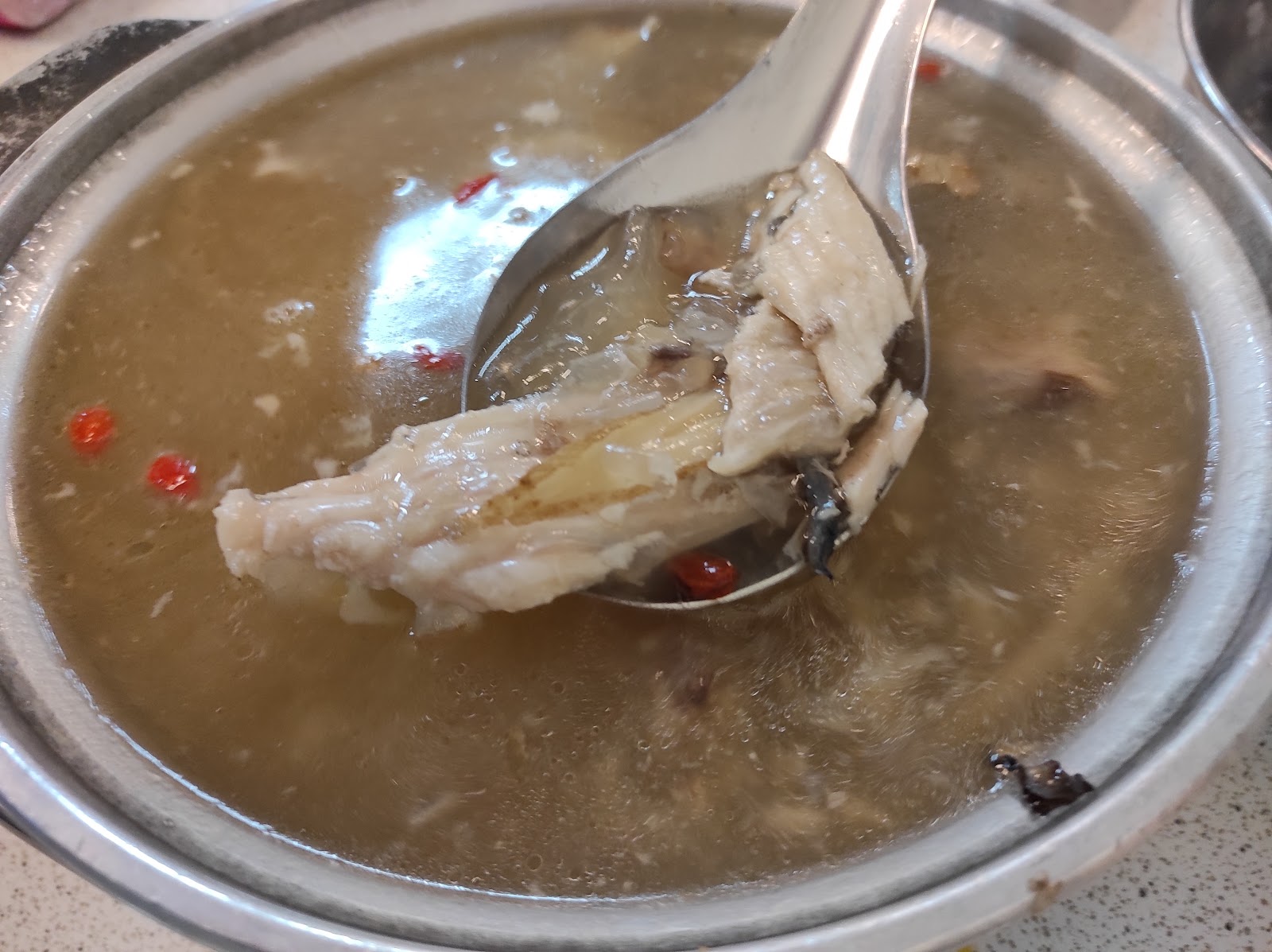 松川餐廳招牌藥膳鱘龍魚湯特寫