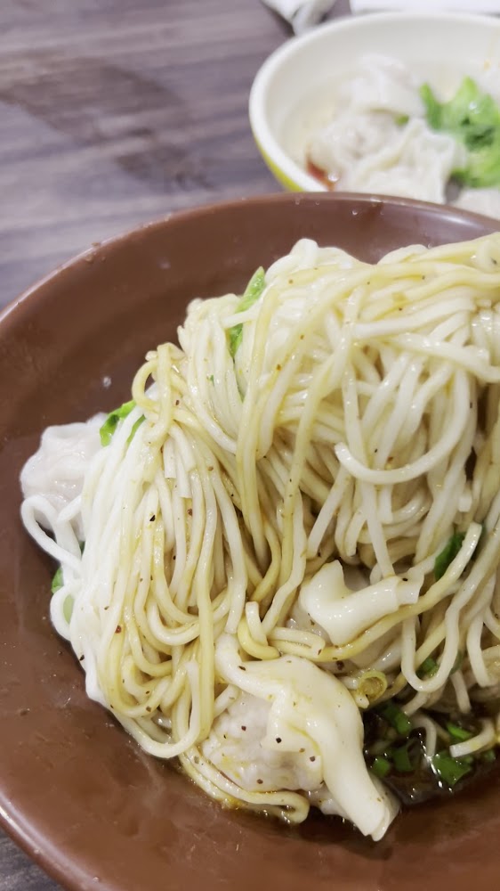 乾麵搭配餛飩