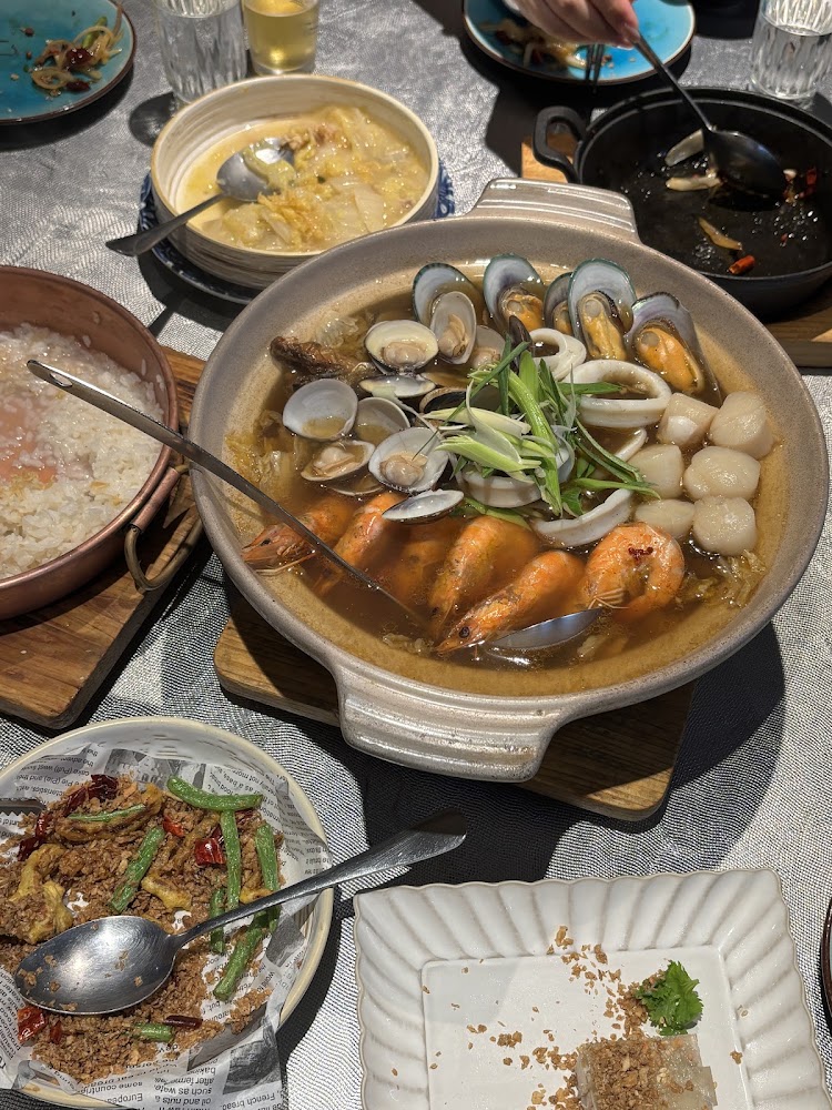 筷炒KUAICHAO桌上海鮮火鍋與多樣熱炒