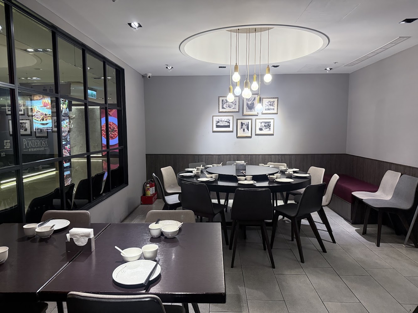 真心台菜微風廣場店明亮包廂圓桌