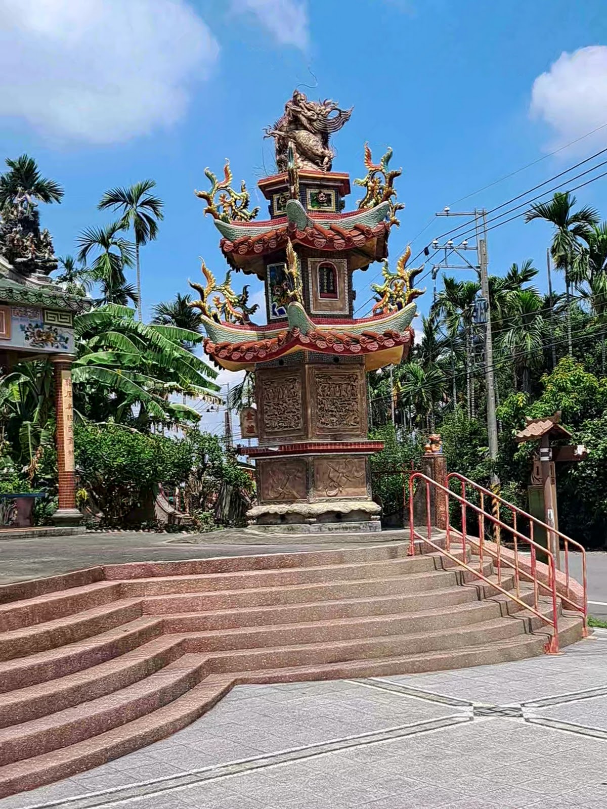 西勢文筆亭三層塔樓建築全貌與階梯