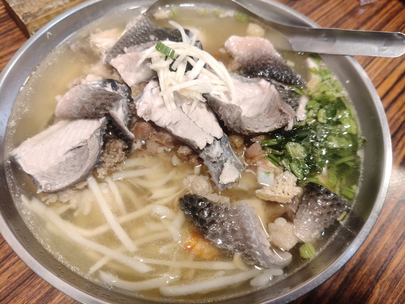 南州飯湯魚肉魚皮湯特寫