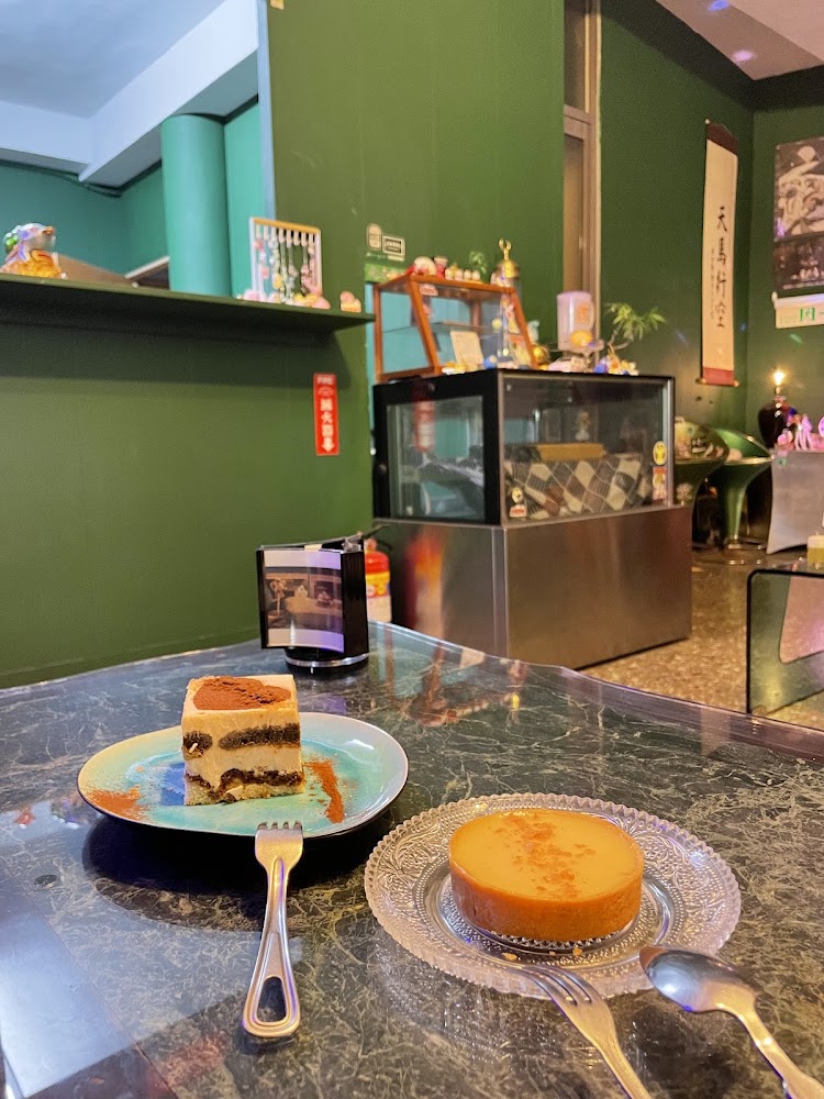頂讓甜點店提拉米蘇與圓形蛋糕