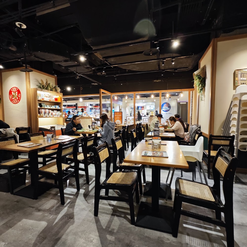 稻舍食館統一時代店室內座位區