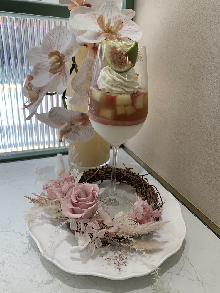 春暖Vembel水果甜點杯與鮮奶油裝飾