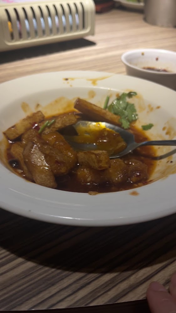 紅色醬汁油豆腐料理