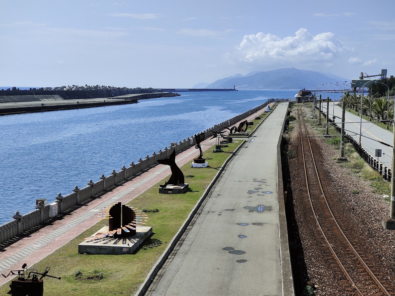 花蓮港景觀橋附近鐵道海景步道