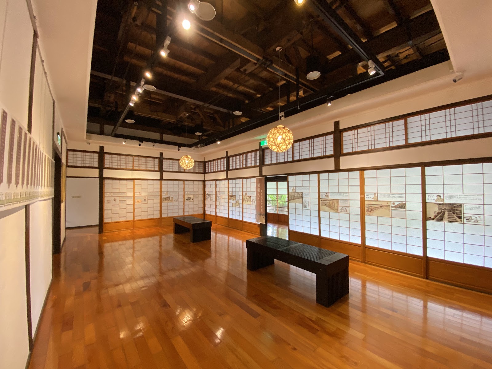 總爺藝文中心館內木地板展示廳