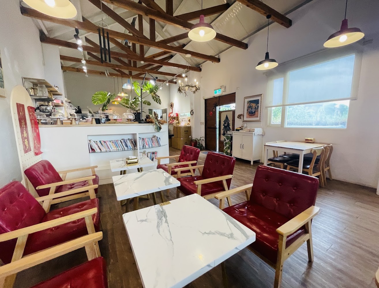 DeerHer甜點廚坊和美店室內座位區