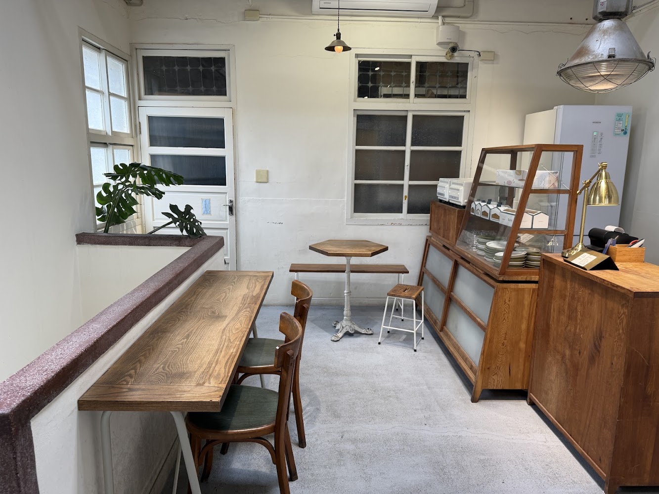 Subi coffee&bakery 內部空間與展示區
