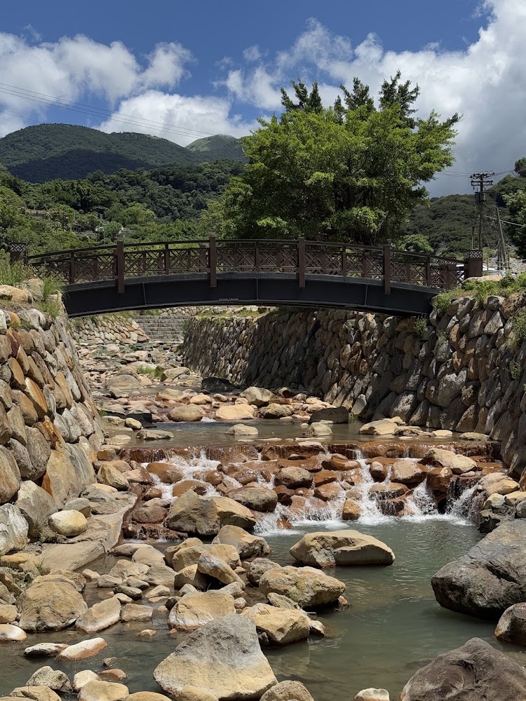 磺溪溫泉步道溪流與木橋