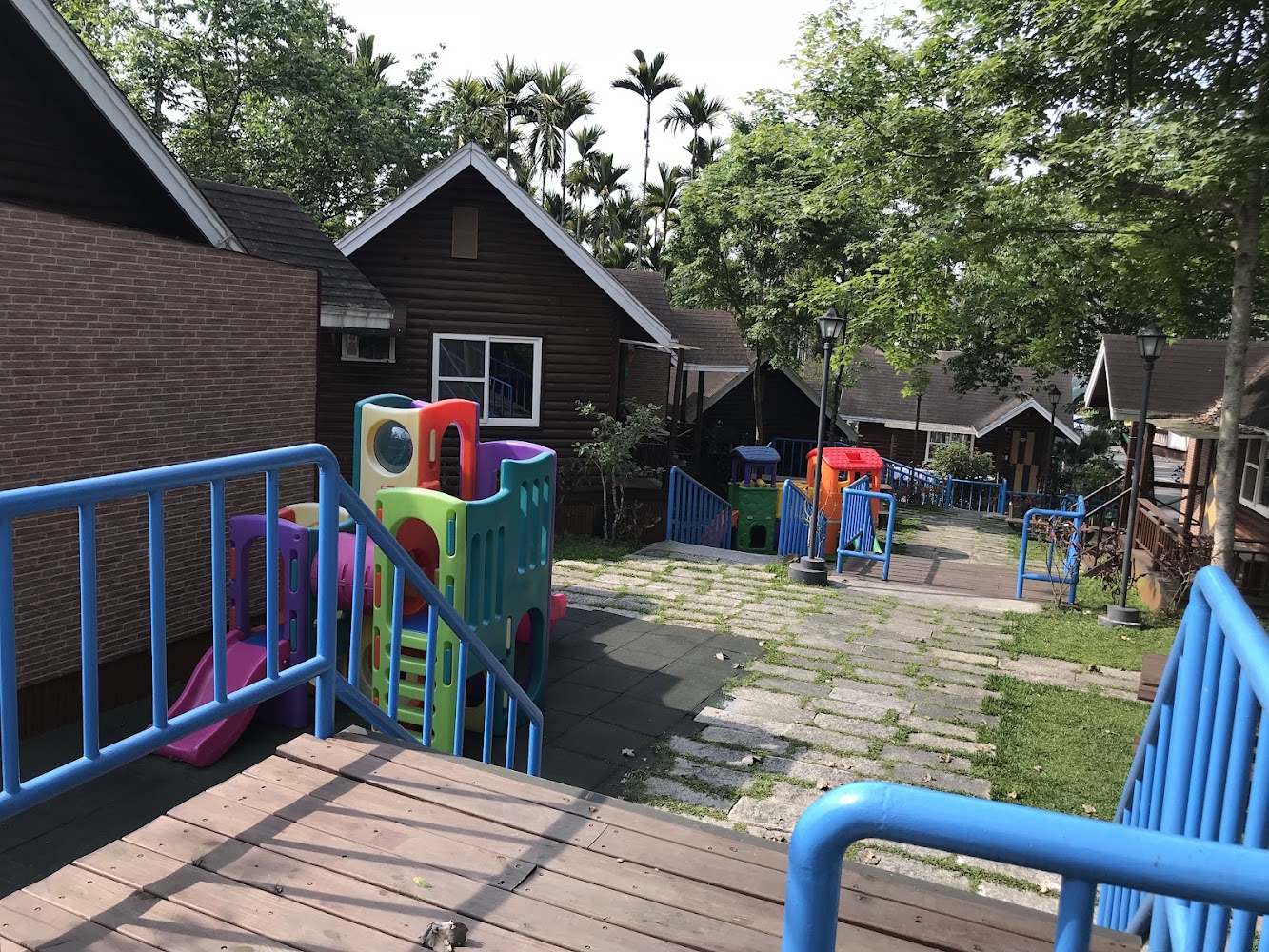 溪頭杉溪鹿溜滑梯小木屋戶外空間