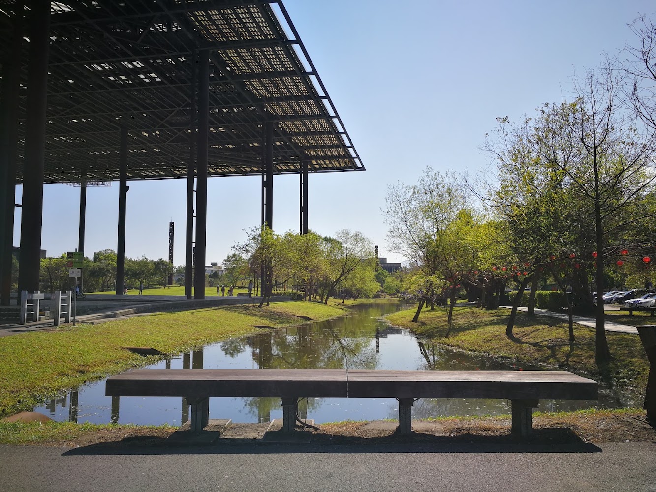 羅東文化工場公園河流與棚架