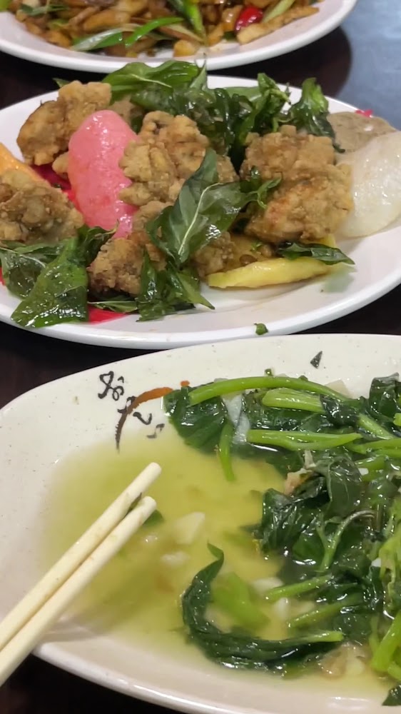 小漁村精緻海鮮平價快炒青菜與炸物