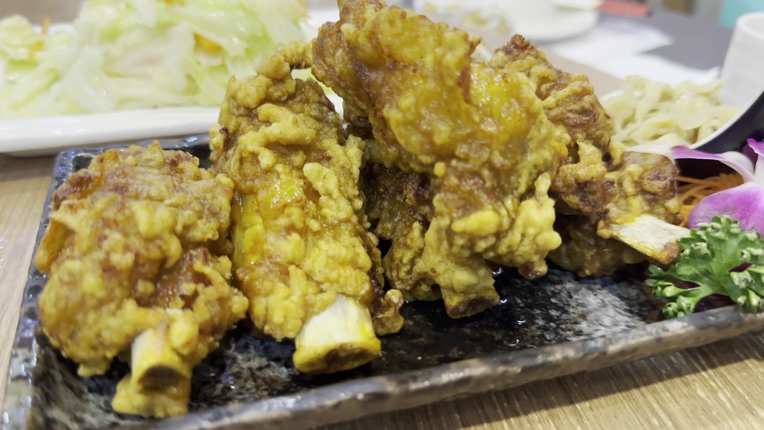 蓬萊台菜餐廳招牌排骨酥