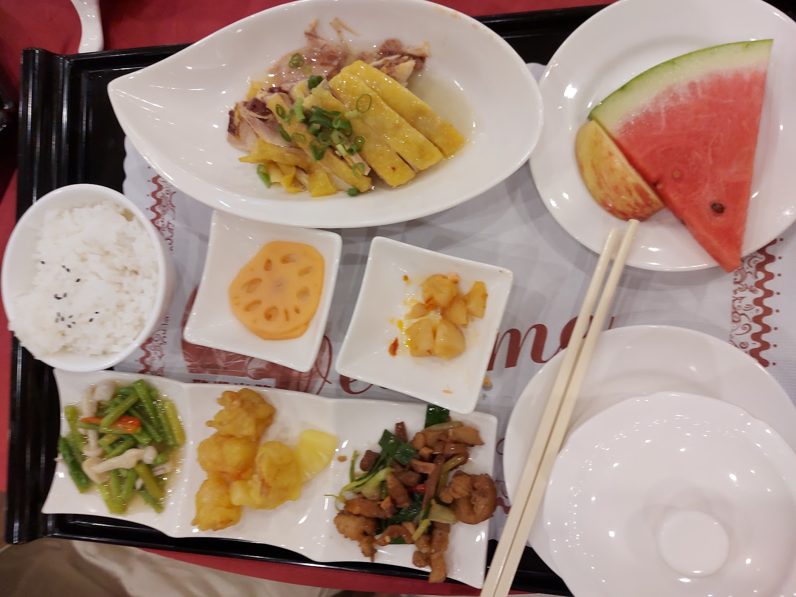 麗景餐廳主廚套餐一份含白飯與時蔬