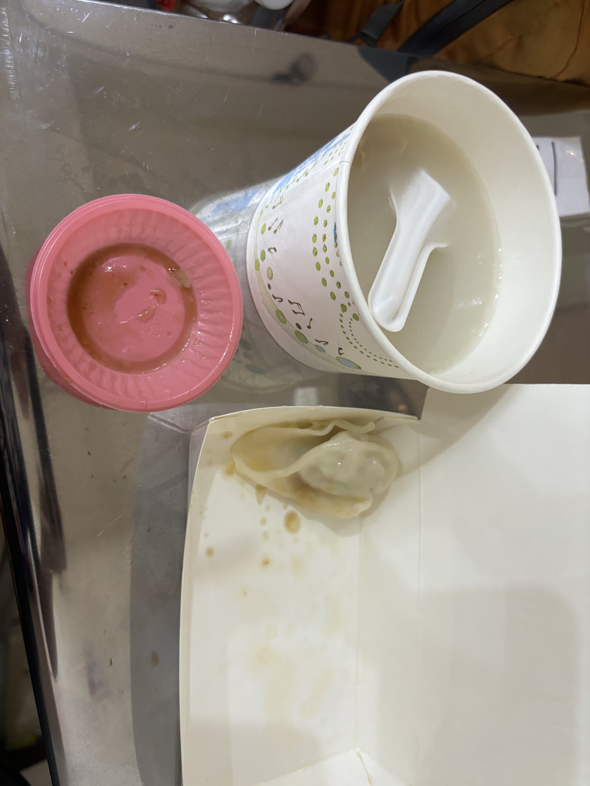 樹林4元黑豬肉水餃店外帶水餃便當與湯品